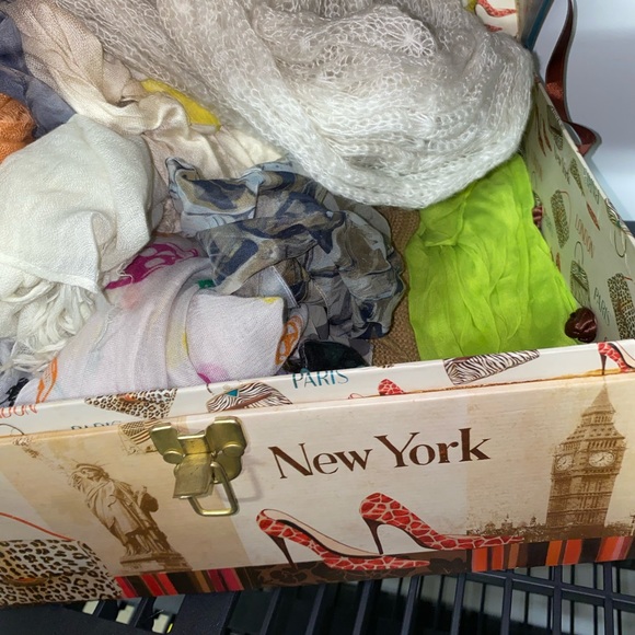 Scarf 🧣 Lot - Picture 3 of 3